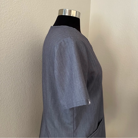 FIGS Women's Casma Three-Pocket Grey Scrub Top PO1557 - Picture 6 of 12